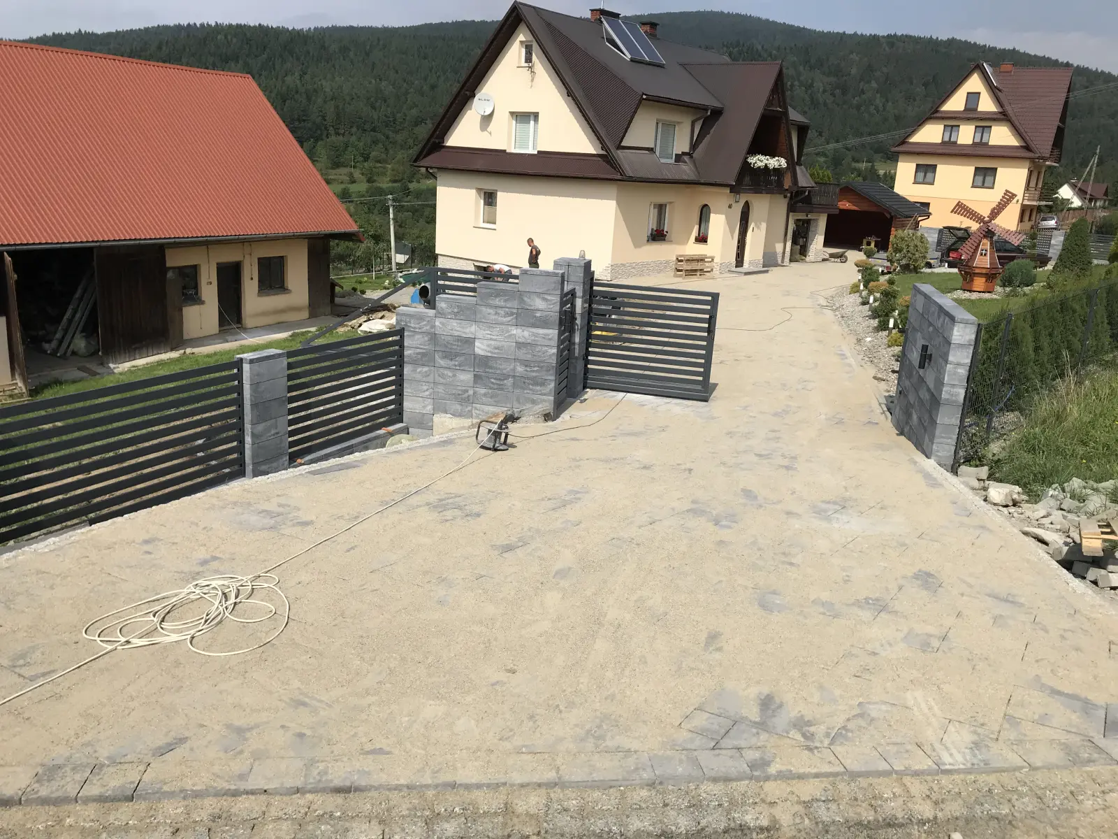 renowacja podworka ogrodzenie kasina wielka 3