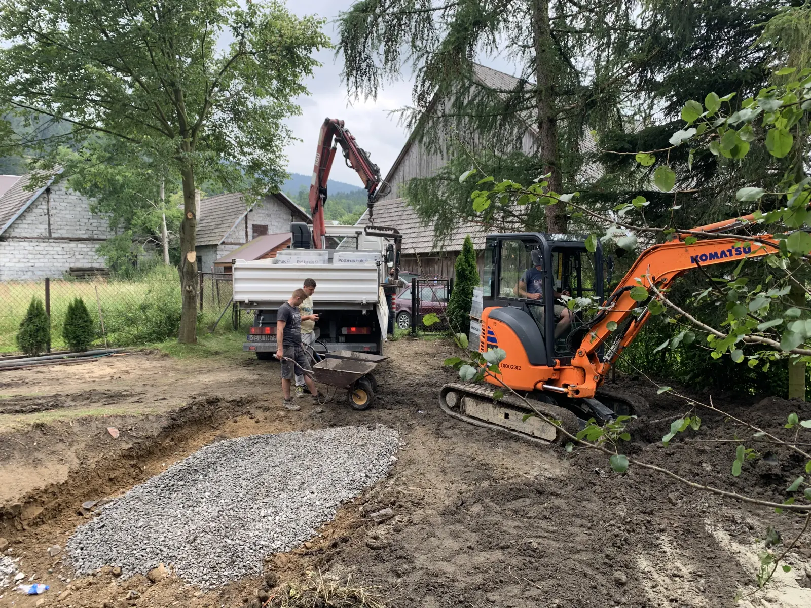 renowacja podworka wjazd kasinka mala 2