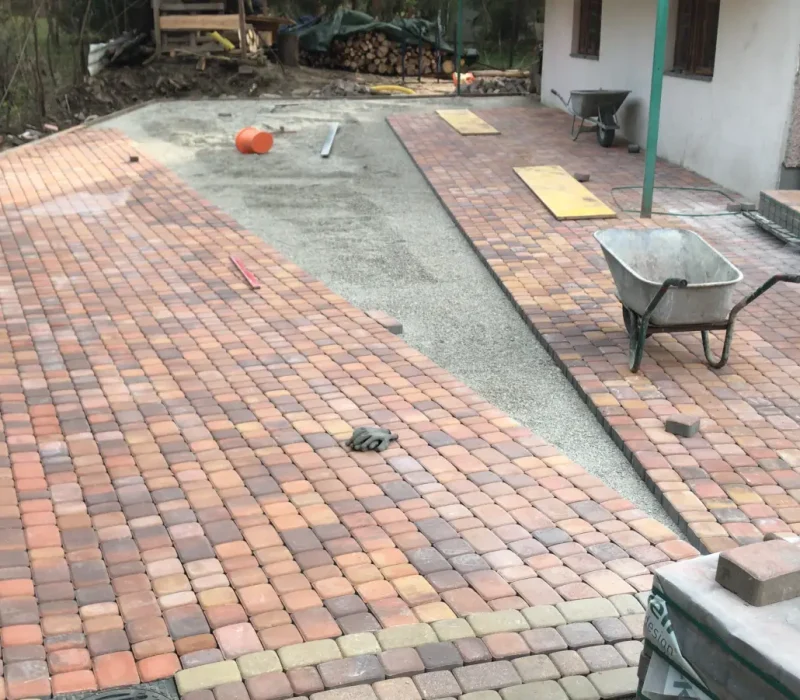 ulozenie-kostki-brukowej-poreba-wielka 1